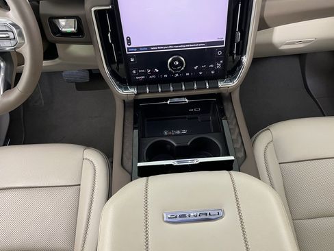 Used 2025 GMC Yukon Denali image 18