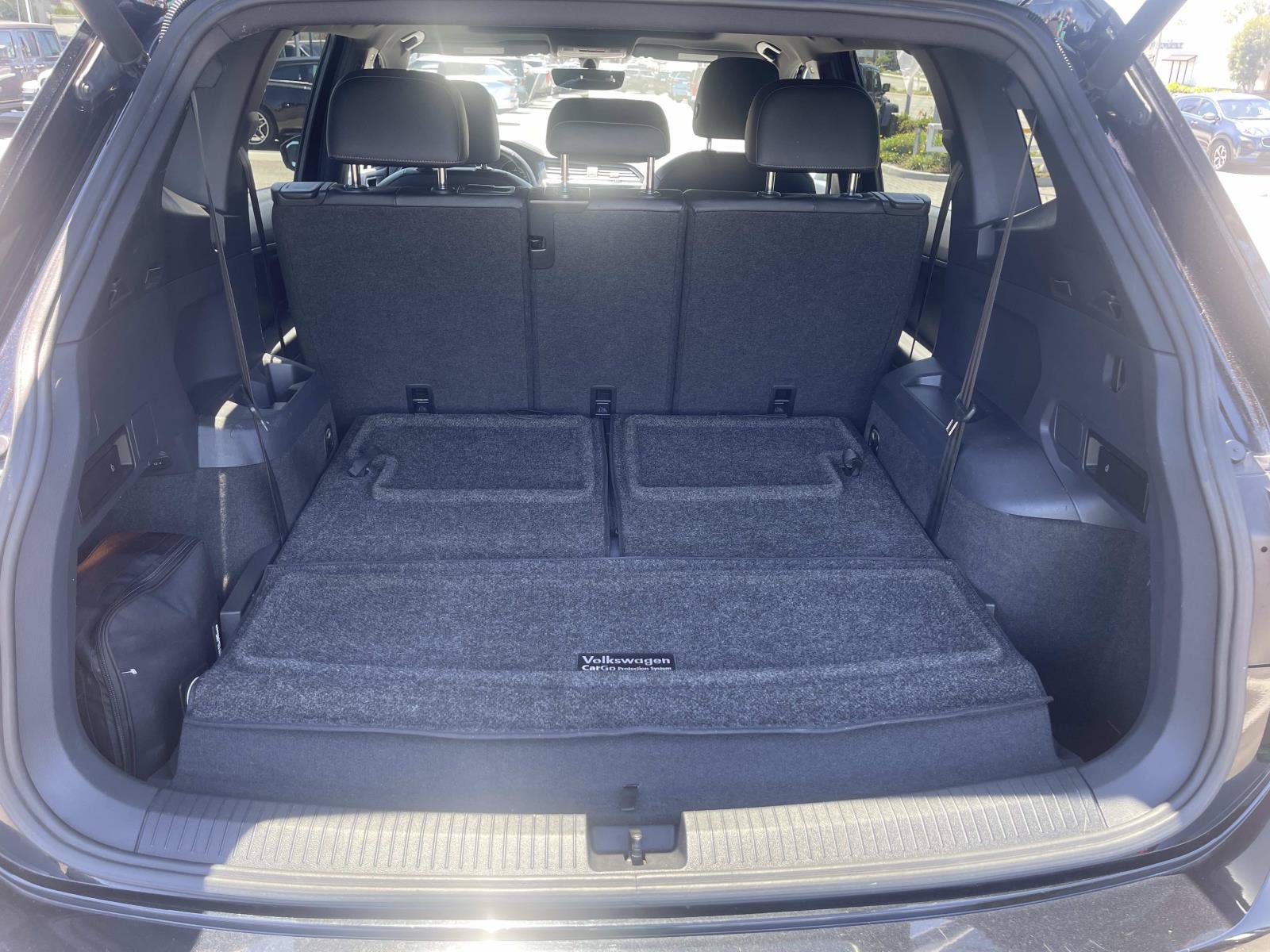 Used 2018 Volkswagen Tiguan SEL w/ R-Line Package FWD image 8