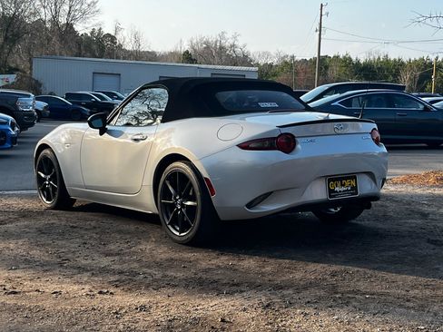 Used 2017 MAZDA MX-5 Miata Club image 5