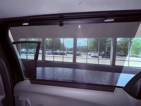 Used 2024 Toyota Sienna XLE FWD image 13