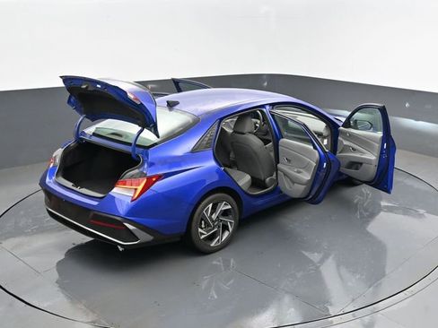 Used 2025 Hyundai Elantra SEL image 27