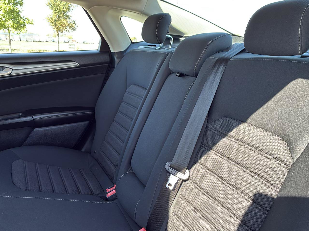 Used 2020 Ford Fusion SE FWD image 20