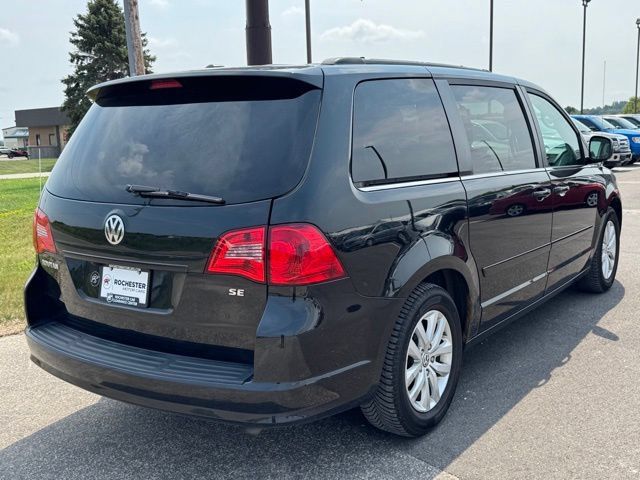 Used 2013 Volkswagen Routan SE FWD image 33