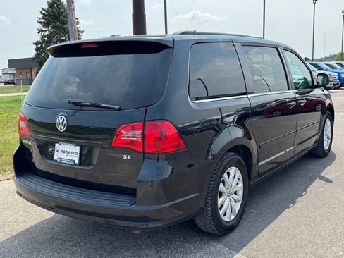 Used 2013 Volkswagen Routan SE FWD image 33