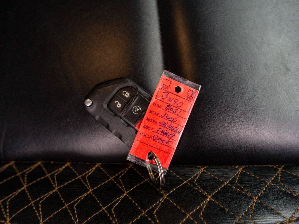 Used 2021 Jeep Wrangler Unlimited Sahara AWD/4WD image 33