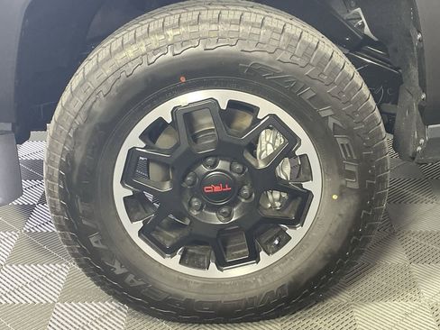 New 2025 Toyota Tacoma TRD Off-Road image 9