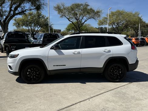 Used 2023 Jeep Cherokee Altitude Lux image 8