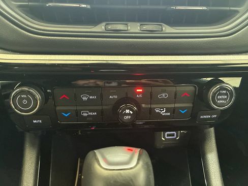 Used 2024 Jeep Compass Limited w/ High Altitude Package AWD/4WD image 18