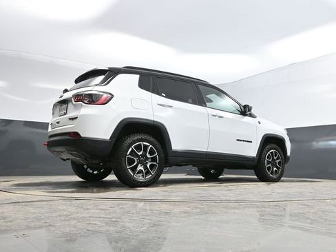 Used 2025 Jeep Compass Trailhawk image 51