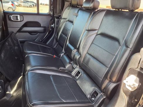 Used 2020 Jeep Gladiator Overland image 18
