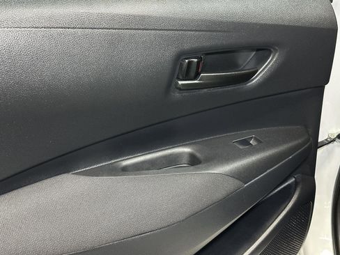 Used 2025 Toyota Corolla LE FWD image 30