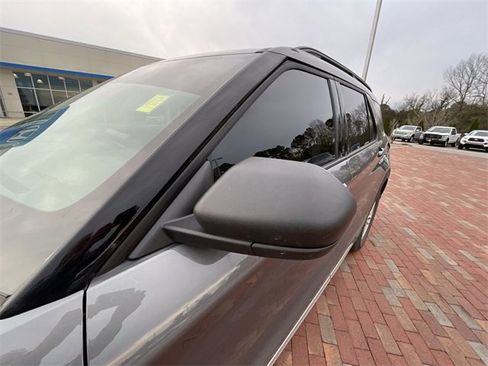Used 2025 Ford Explorer Active w/ Active Comfort Package image 7