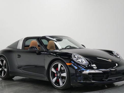 Used 2015 Porsche 911 Targa 4S AWD/4WD image 3