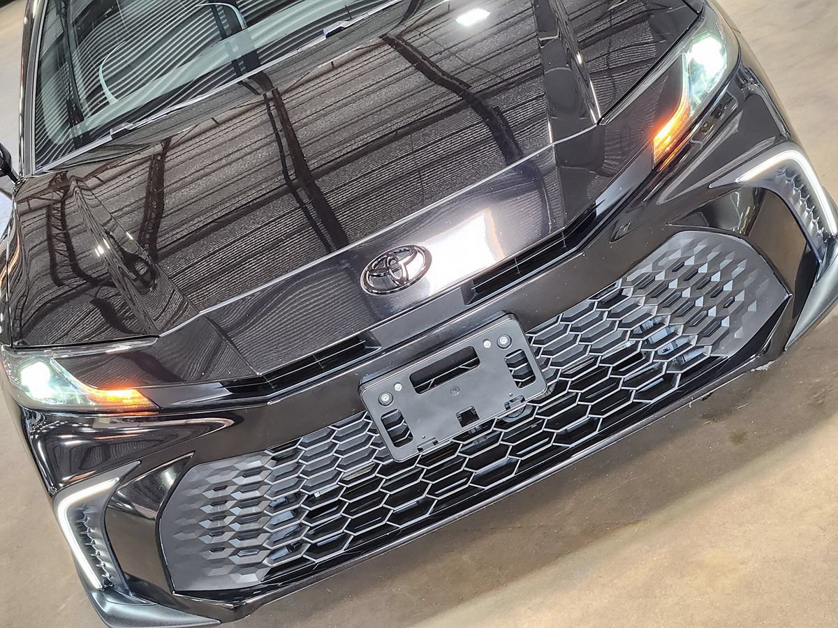 Used 2025 Toyota Camry SE w/ Multimedia Upgrade Package FWD image 17