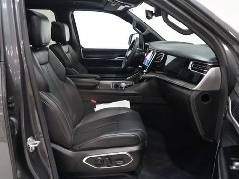 Used 2022 Jeep Wagoneer Series III w/ Premium Group I image 38