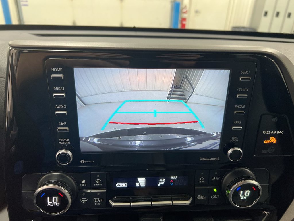 Used 2022 Toyota Highlander L FWD image 15