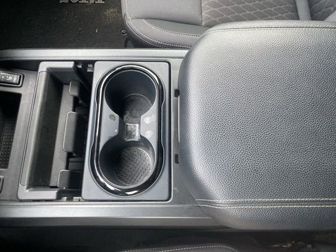 Used 2024 Nissan Titan SV w/ SV Convenience Package image 29