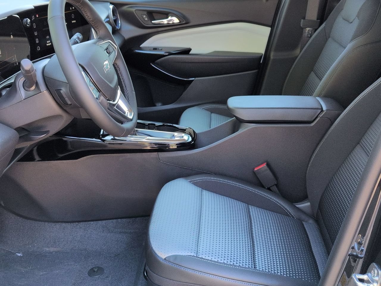 New 2026 Chevrolet Trax LT w/ Driver Confidence Package FWD image 40