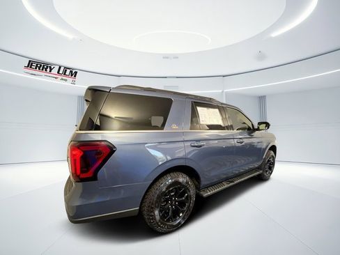 Used 2022 Ford Expedition Timberline image 3