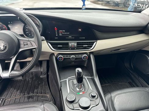 Used 2018 Alfa Romeo Giulia AWD image 10