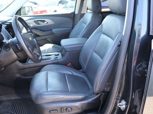 Used 2018 Chevrolet Traverse LT image 3