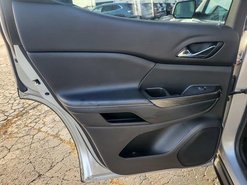 Used 2019 GMC Acadia SLT image 19