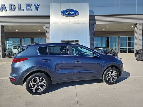 Used 2021 Kia Sportage LX image 2