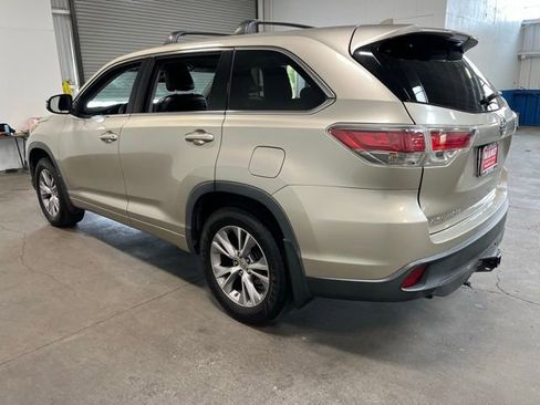 Used 2015 Toyota Highlander Plus AWD/4WD image 5