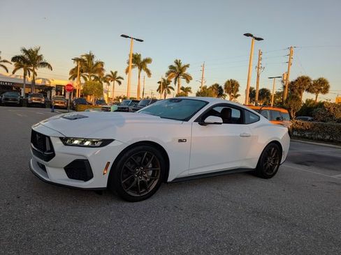 Used 2025 Ford Mustang GT Premium image 3