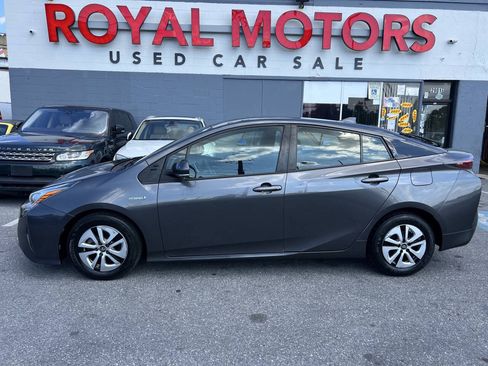 Used 2017 Toyota Prius Two FWD image 17