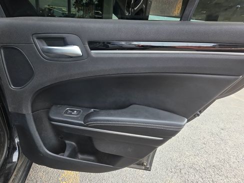 Used 2017 Chrysler 300 S w/ 300S Premium Group RWD image 9