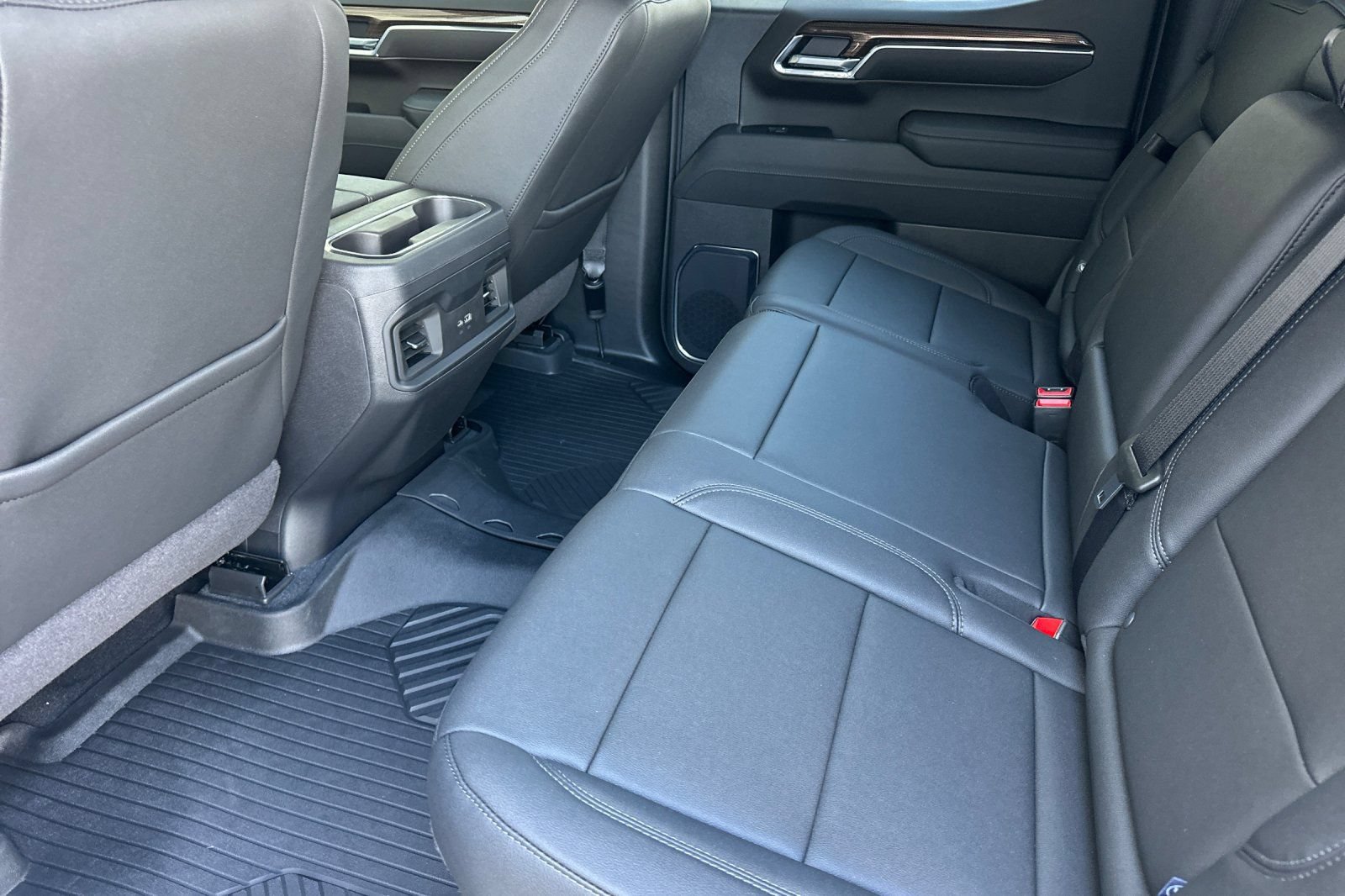 New 2026 Chevrolet Silverado 1500 LT Trail Boss w/ Dark Appearance Package AWD/4WD image 13
