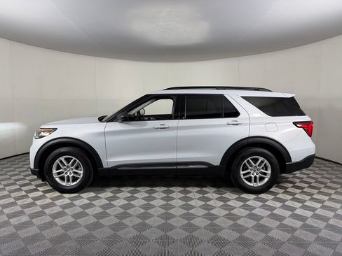 Used 2025 Ford Explorer Active RWD image 11