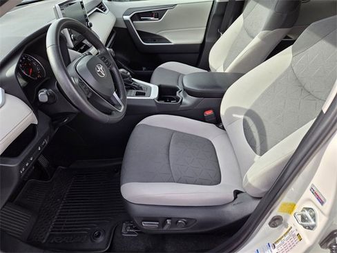 Used 2022 Toyota RAV4 XLE w/ Convenience Package image 10