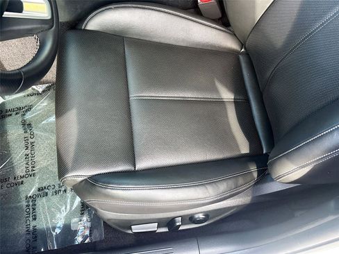 Used 2025 Genesis G70 2.5T RWD image 22