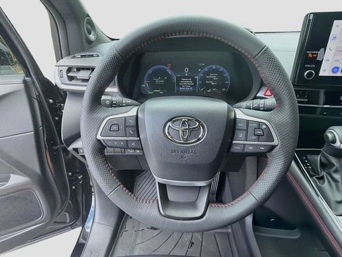Used 2026 Toyota Sienna XSE FWD image 41