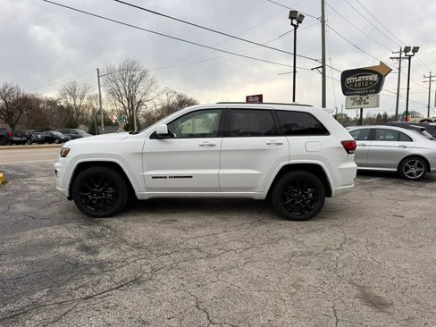 Used 2019 Jeep Grand Cherokee Altitude image 2