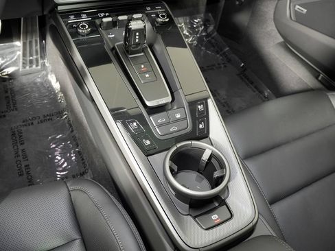 Certified 2024 Porsche 911 Carrera RWD image 33