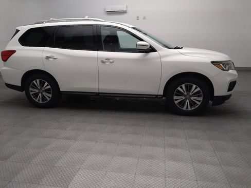 Used 2019 Nissan Pathfinder SV FWD image 11