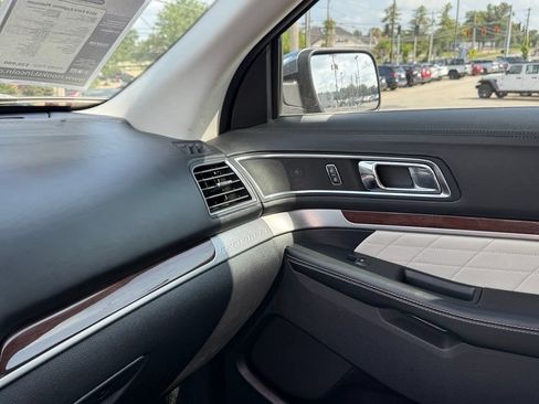 Used 2019 Ford Explorer Platinum AWD/4WD image 22