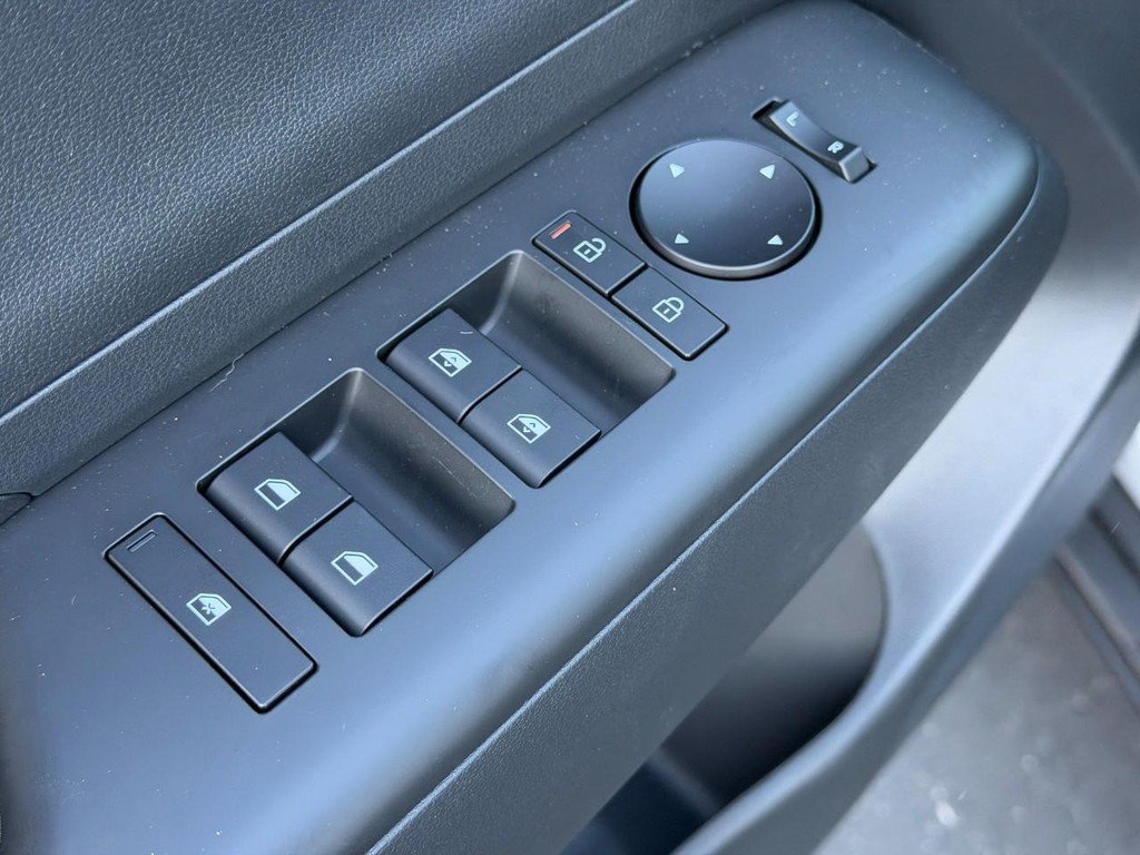 New 2027 Hyundai Kona SEL Sport FWD image 9