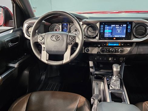 Used 2017 Toyota Tacoma Limited image 9