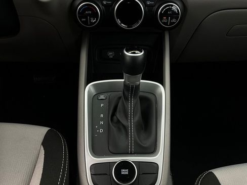 Used 2025 Hyundai Venue SEL image 24