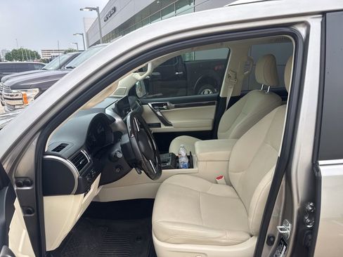 Used 2023 Lexus GX 460 Premium image 3