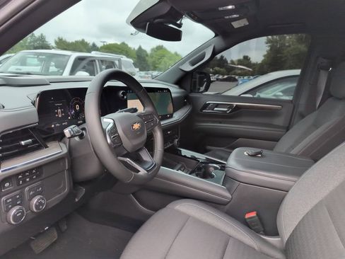 Used 2025 Chevrolet Tahoe LS AWD/4WD image 4