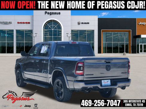 Used 2022 RAM 1500 Laramie AWD/4WD image 4