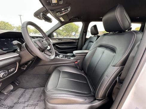 Used 2024 Jeep Grand Cherokee L Limited w/ Black Appearance Package AWD/4WD image 25