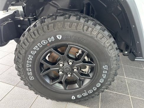 Used 2024 Jeep Gladiator Sport image 8