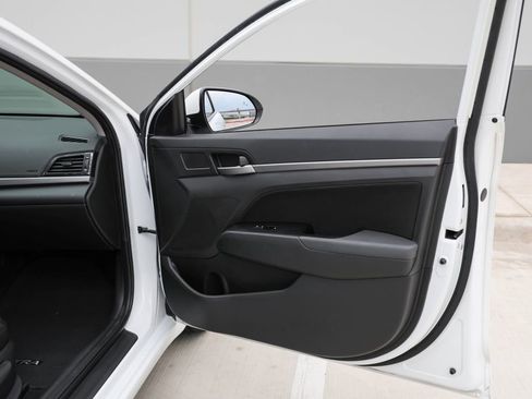 Used 2018 Hyundai Elantra SEL FWD image 16