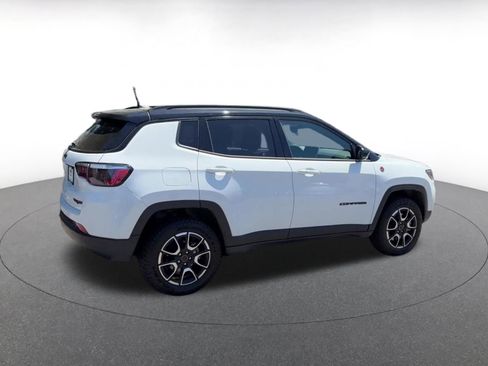 Used 2025 Jeep Compass Trailhawk AWD/4WD image 15